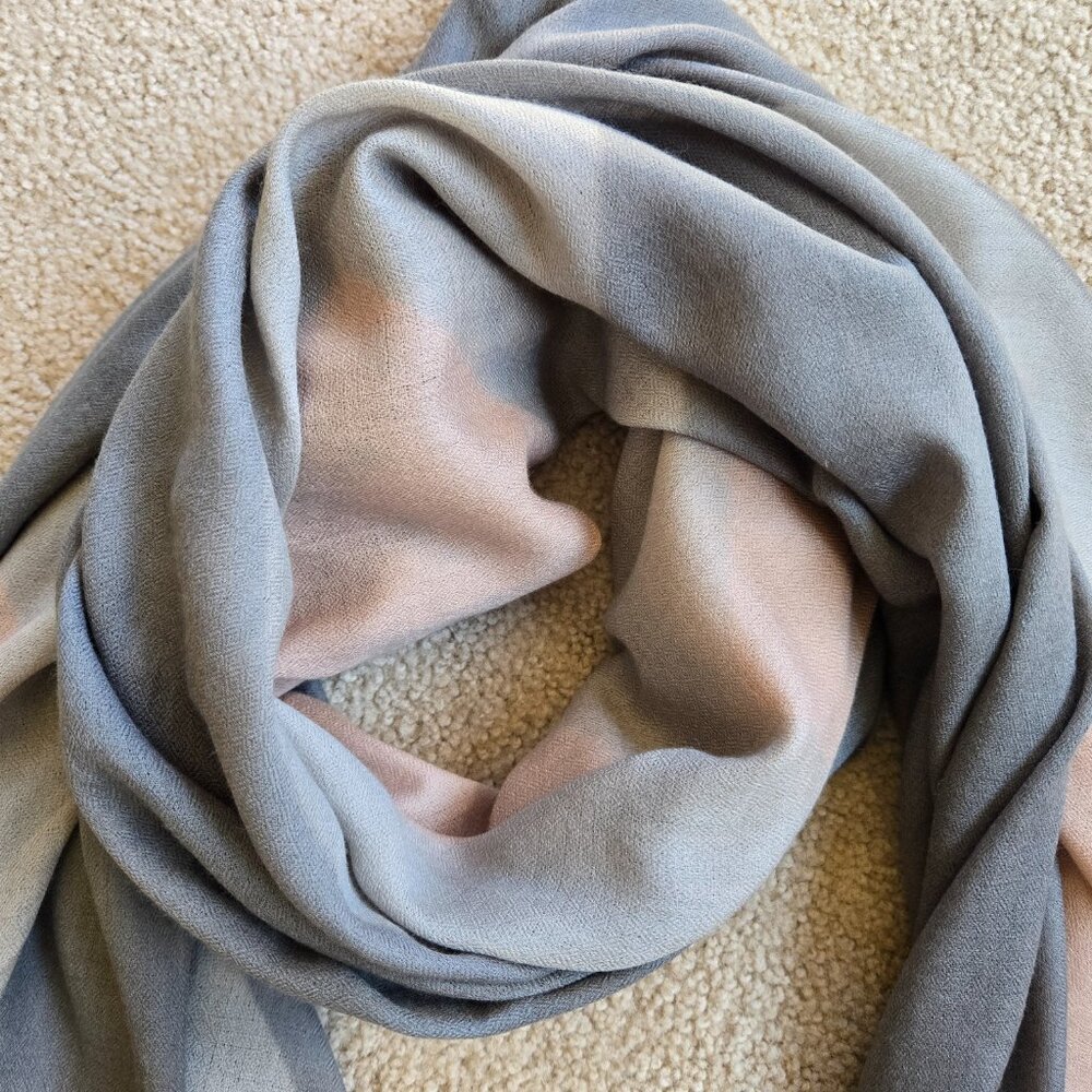Jac+Jack HUGE Cashmere Wrap/Scarf Grey - Picture 4 of 15